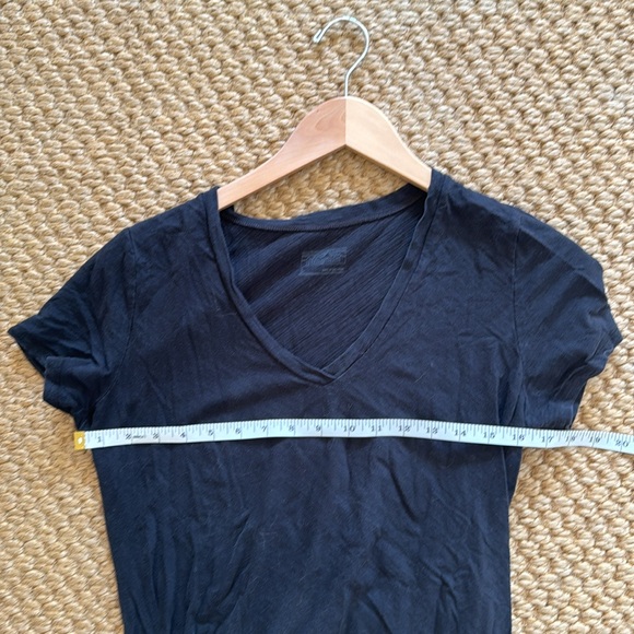 Patagonia Shirt Sleeve V-Neck Black Shirt - Large - Picture 4 of 6